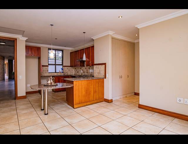 1 BEDROOM APARTMENT FOR SALE IN NEWLANDS